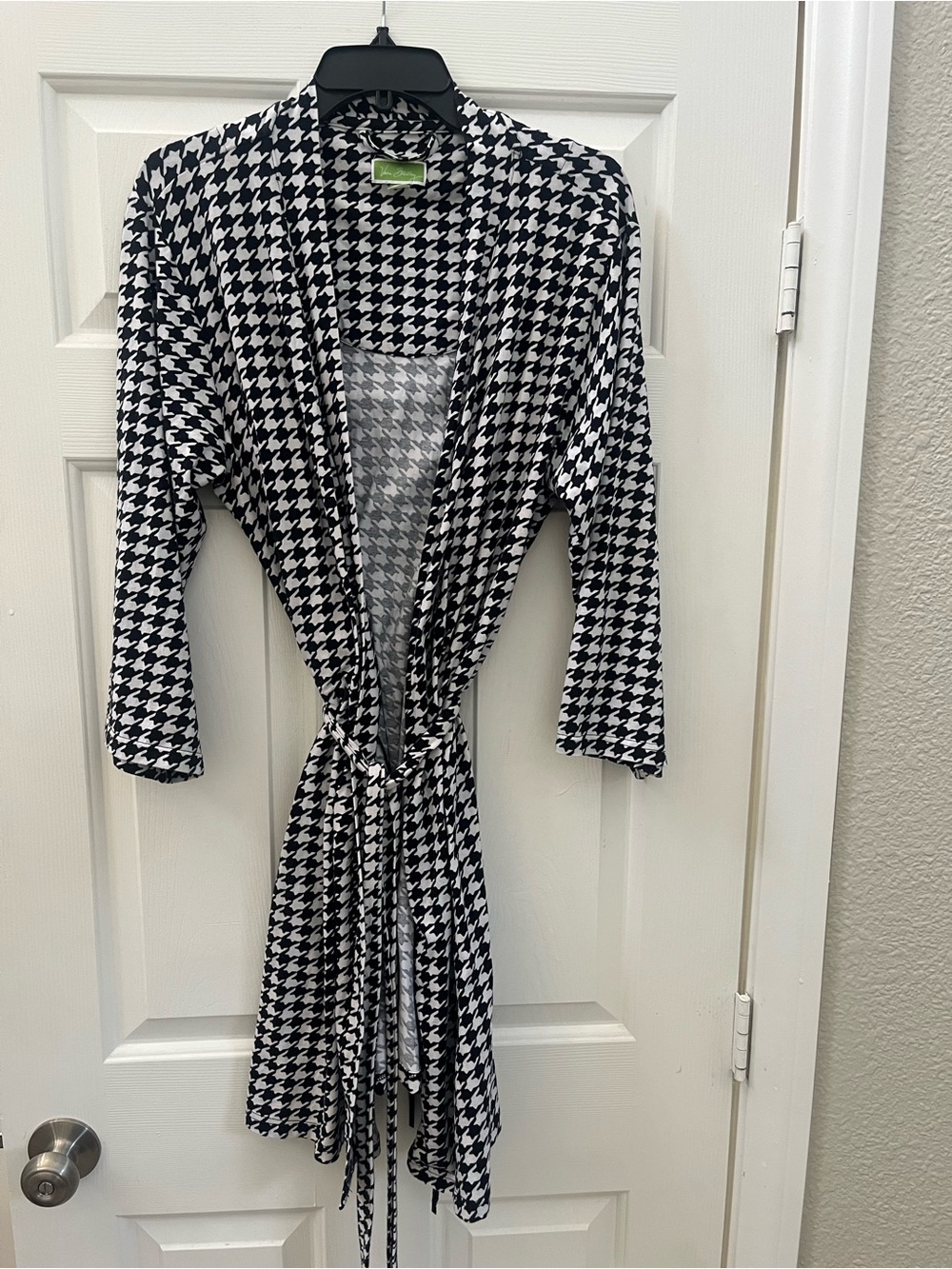 Like new Vera Bradley houndstooth bathrobe